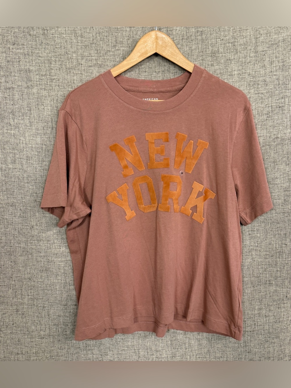 NWT American Eagle Outfitters Dusty Rose ‘New York’ Graphic Tee NWT